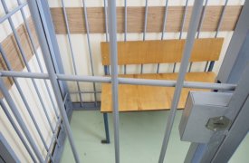 51-летний житель Калужской области осужден на 2 года за трату денег с банковской карты знакомой
