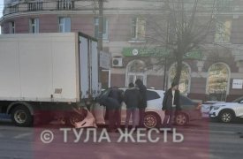 В Туле иномарка влетела в фуру: погиб водитель
