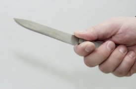 В Новомосковске ссора из-за придверных ковриков чуть не переросла в поножовщину