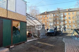 В результате ночного ДТП 30 марта в Туле погиб водитель машины, влетевшей во двор частного дома