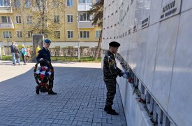 В Туле возложили цветы к мемориалу тулякам-героям