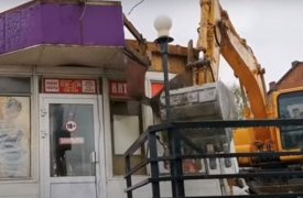 В Туле в Заречье снесли киоск с шаурмой и интим-салон