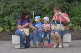 В Туле двоих детей нашли идущими вдоль дороги в одних трусах