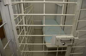 В Тульской области два узловчанина украли 10 канализационных люков