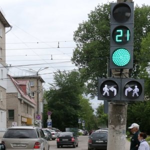 На пересечении улиц 9 Мая и Смидович в Туле установили новый двухфазный светофор