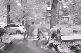 В Туле четверо с газовым пистолетом беспричинно напали на двоих парней