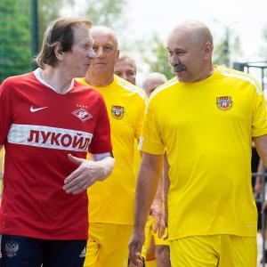 Ветераны «Арсенала» и «Спартака» сыграли товарищеский матч на обновленном поле