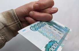 Двойное нарушение: жительница Новомосковска уклонялась от уплаты штрафа за растрату