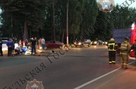 В Новомосковске мотоциклист с 17-летней пассажиркой попали под грузовик: девушка погибла