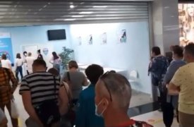 Слухи о заканчивающейся вакцине: в тульских пунктах вакцинации многометровые очереди