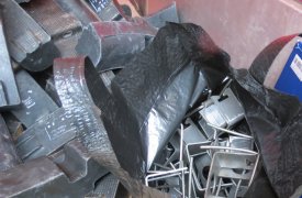 Двое мужчин пытались вынести металл с Щекинского завода
