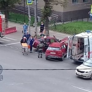 В аварии на улице Болдина в Туле пострадали два человека