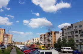 Сильный пожар в Левобережном в Туле: горит жилой многоквартирный дом
