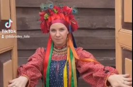 Тульская медсестра Надежда Жукова сменила купальник на русский костюм