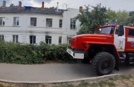 В Щекине пожарные из горящего дома вывели взрослого и ребенка