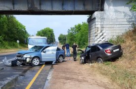 В Щекинском районе столкнулись Volvo и Lada Granta: три человека пострадали