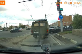 Водитель УАЗа, пассажир которого выбросил банку на дорогу в Туле, оказался нарушителем
