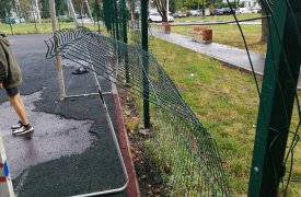 Жители Новомосковска пожаловались на травмоопасную детскую площадку