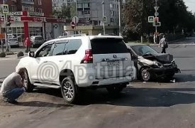 В Туле на перекрестке улиц Кирова и Ложевой столкнулись два нарушителя ПДД