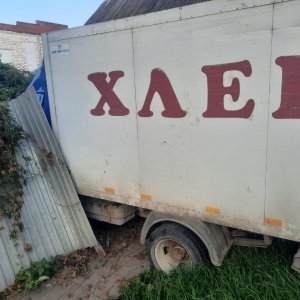 В Туле водитель без прав врезался в столб на грузовой «Газели»