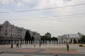 В Новомосковске прошел пробный пуск «танцующего фонтана» на Городской площади