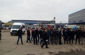 На тульском рынке на Новомосковском шоссе силовики провели рейд по мигрантам