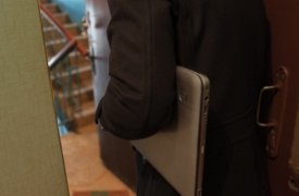 Туляк украл забытый в подъезде ноутбук