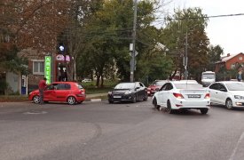 В Туле на углу Городского переулка и улицы Станиславского столкнулись два «Хёндая»