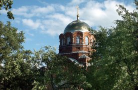 В Туле на уллице Октябрьской возле храма Сергия Радонежского нашли мертвого мужчину