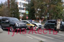 В Туле на улице Каминского пробка: столкнулись Mini Cooper и Volkswagen