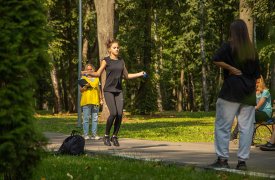 Классики и лапта: в Новомосковске прошел первый чемпионат по дворовым играм