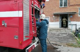 В Алексине в горящей квартире едва не задохнулась в дыму 91-летняя женщина, но ее спасли пожарные