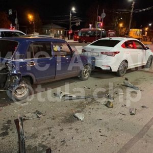 Массовая авария в Туле: возле ТЦ «Рио» столкнулись четыре автомобиля