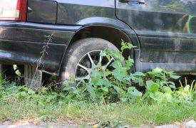 В брошенном автомобиле в Туле нашли умершего бездомного мужчину