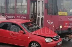 В Туле на Восточном обводе «Шевроле» боднула трамвай