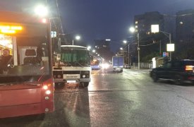 В Туле на перекрестке улиц Макаренко и 9 Мая столкнулись троллейбус и автобус №54