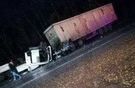 Фура потеряла водительскую кабину в ДТП под Узловой: водитель в больнице