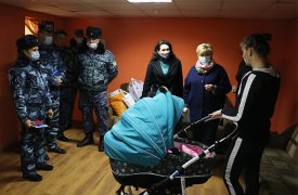 В тульской колонии-поселении вручили подарки новорожденной малышке и ее матери