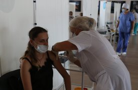 Работодателей Тульской области обяжут давать 2 выходных работникам после вакцинации
