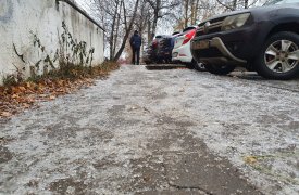 Время «переобуться»: тульских автомобилистов предупреждают о снеге и гололедице