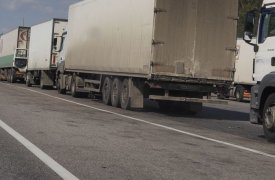 Под Тулой на трассе М-2 грузовая фура сбила пешехода потоком воздуха