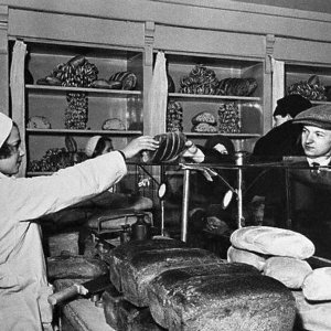 Календарь истории. 4 декабря: в Туле жалуются на очереди за черным и белым хлебом