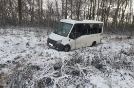 В Щекинском районе столкнулись грузовик MAN и маршрутка: пострадали две женщины