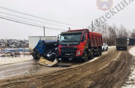 В Скуратово столкнулись грузовой «Вольво» и ГАЗель: пострадал 19-летний парень
