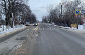 В Новомосковске грузовик с прицепом сбил 14-летнюю девушку