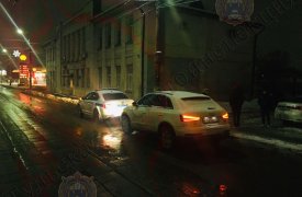 В Туле на Демидовской плотине Lada вылетела на тротуар и сбила женщину