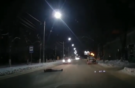 В Новомосковске пешеход вообразил себя «лежачим полицейским» и лег на проезжую часть