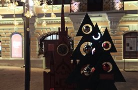 В Туле стартовало голосование за креативные елки в музейном квартале