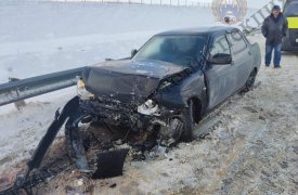 В Богородицком районе Lada врезалась в машину дорожной службы: два человека пострадали