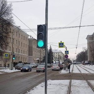 В Туле поставили новый светофор с кнопкой для пешеходов на пересечении улиц Болдина и Смидович